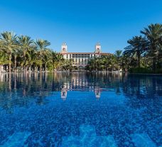 View Lopesan Costa Meloneras Hotel's impressive main pool situated in brilliant Gran Canaria.