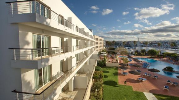 Marina Club Lagos Resort has got one of the most excellent locations within Algarve