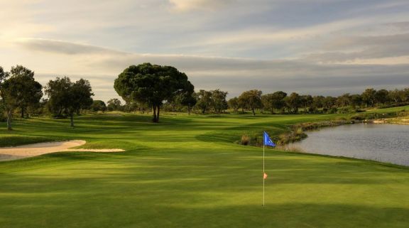 The Riba Golfe 1 's impressive golf course within pleasing Lisbon.