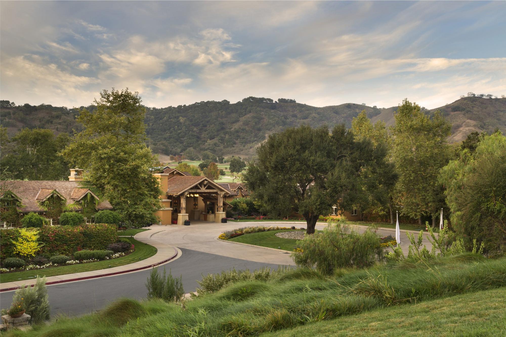 The Rosewood CordeValle's impressive entrance in incredible California.