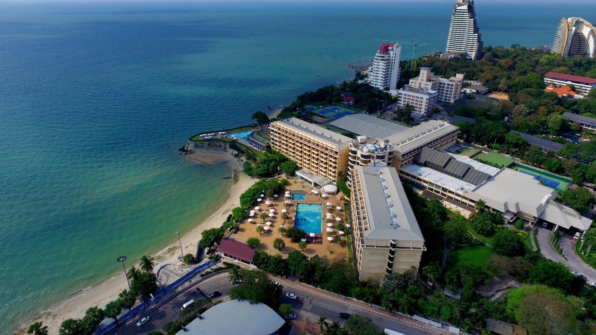 View Dusit Thani Hotel's lovely sea view in astounding Pattaya.