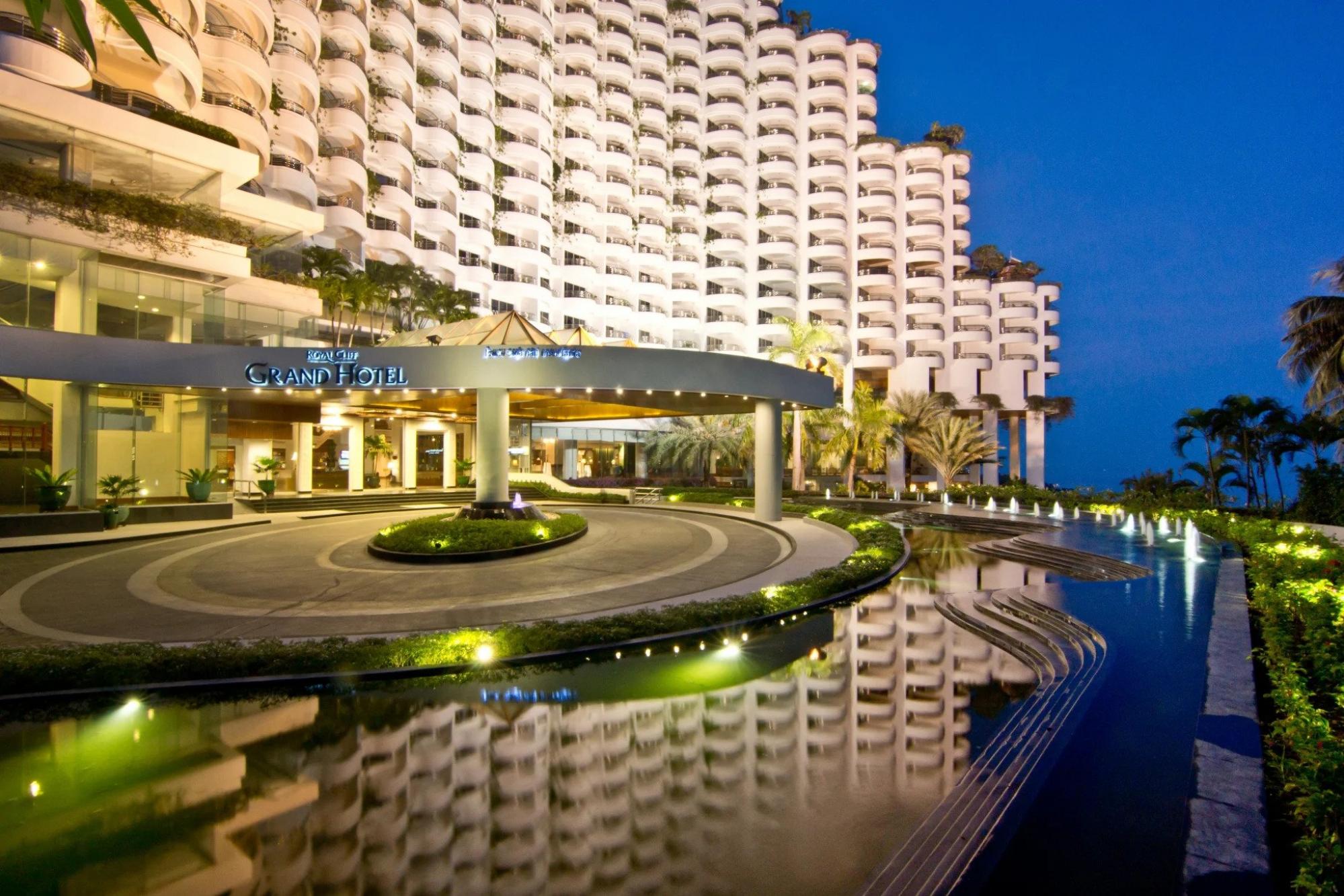 The Royal Cliff Beach Hotel's impressive hotel entrace situated in astounding Pattaya.