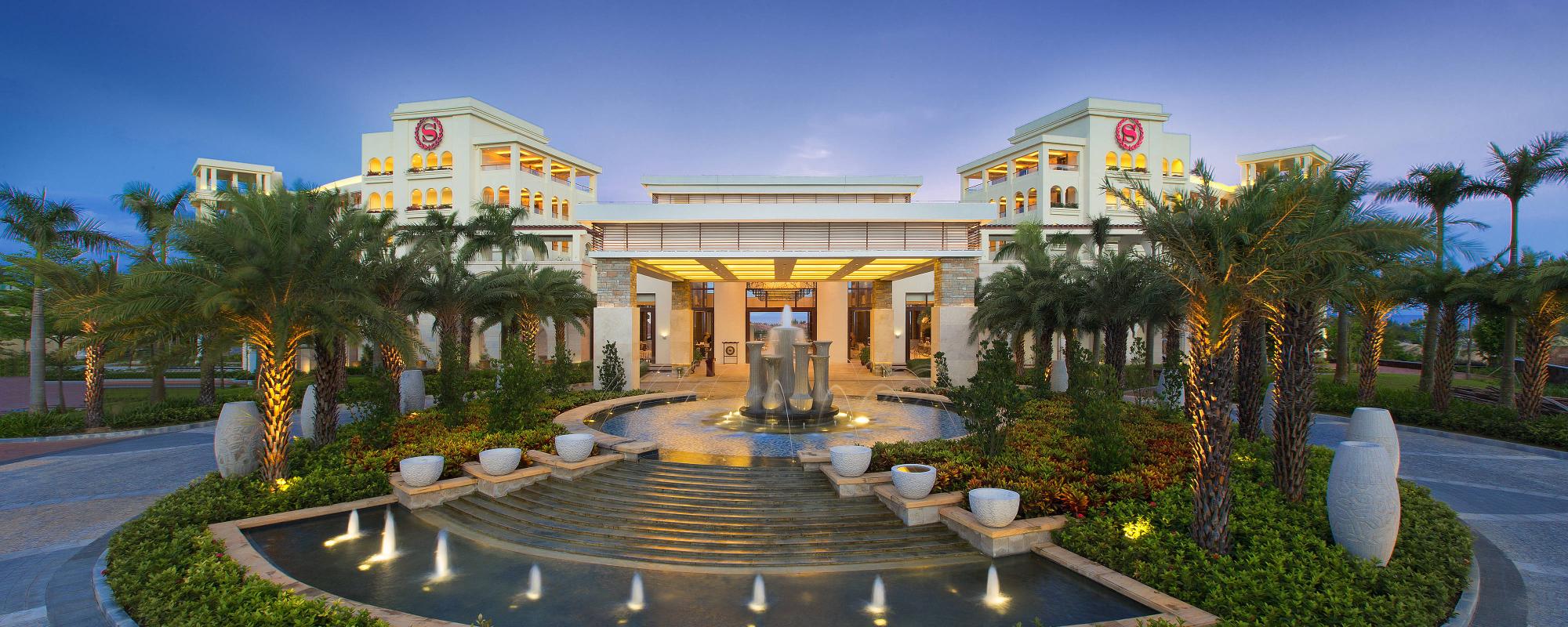 The Sheraton Sanya Haitang Bay Resort's lovely entrance within impressive China.