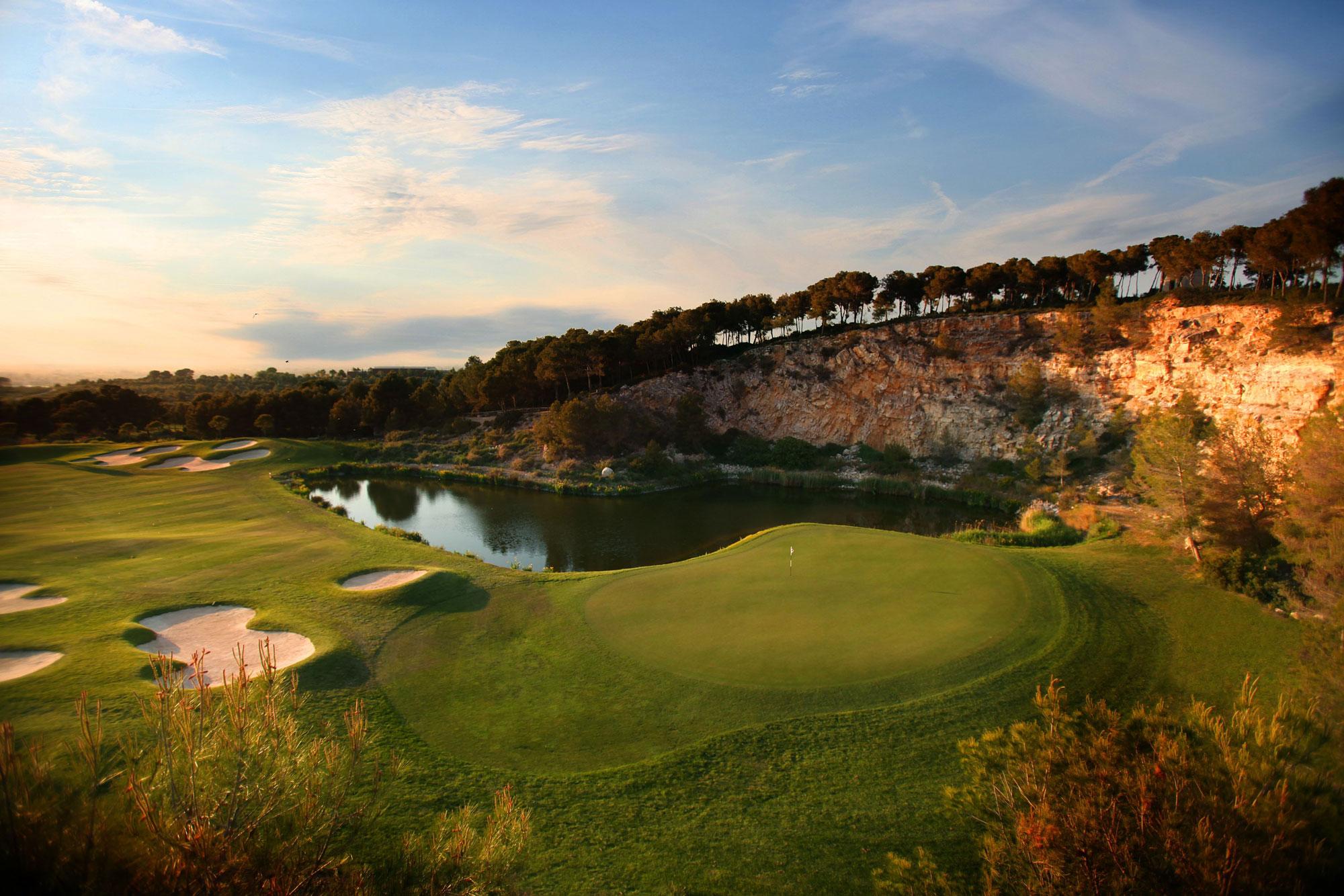 Lumine Lakes Golf Course's beautiful golf course situated in vibrant Costa Dorada.