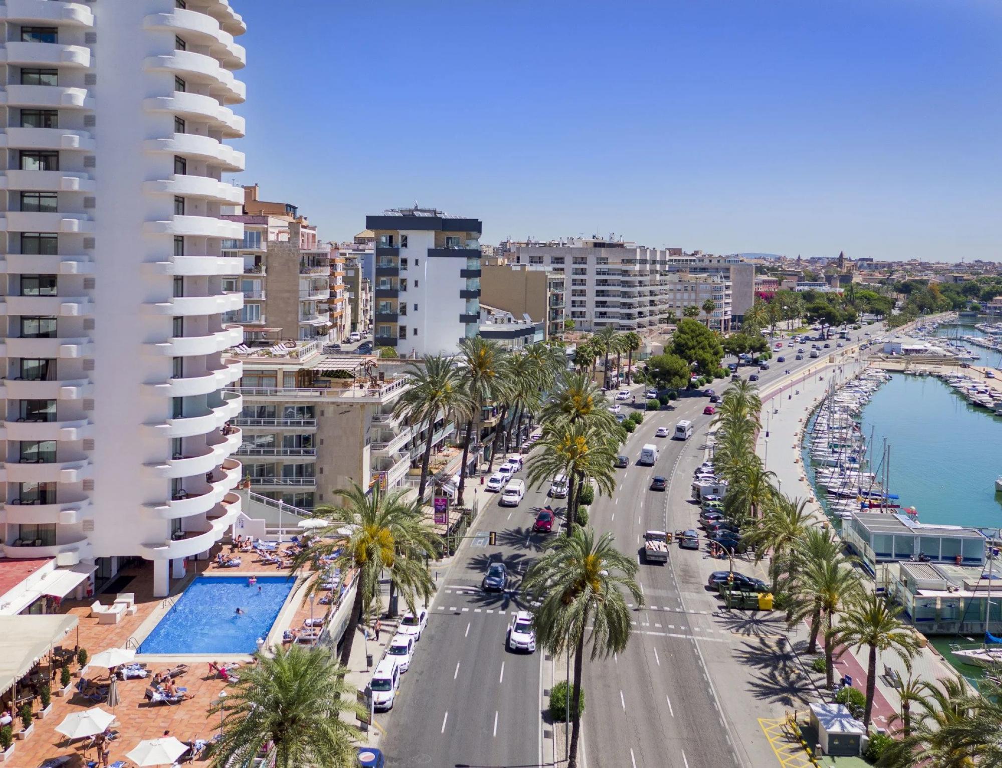 View Hotel Palma Bellver's impressive hotel in dazzling Mallorca.