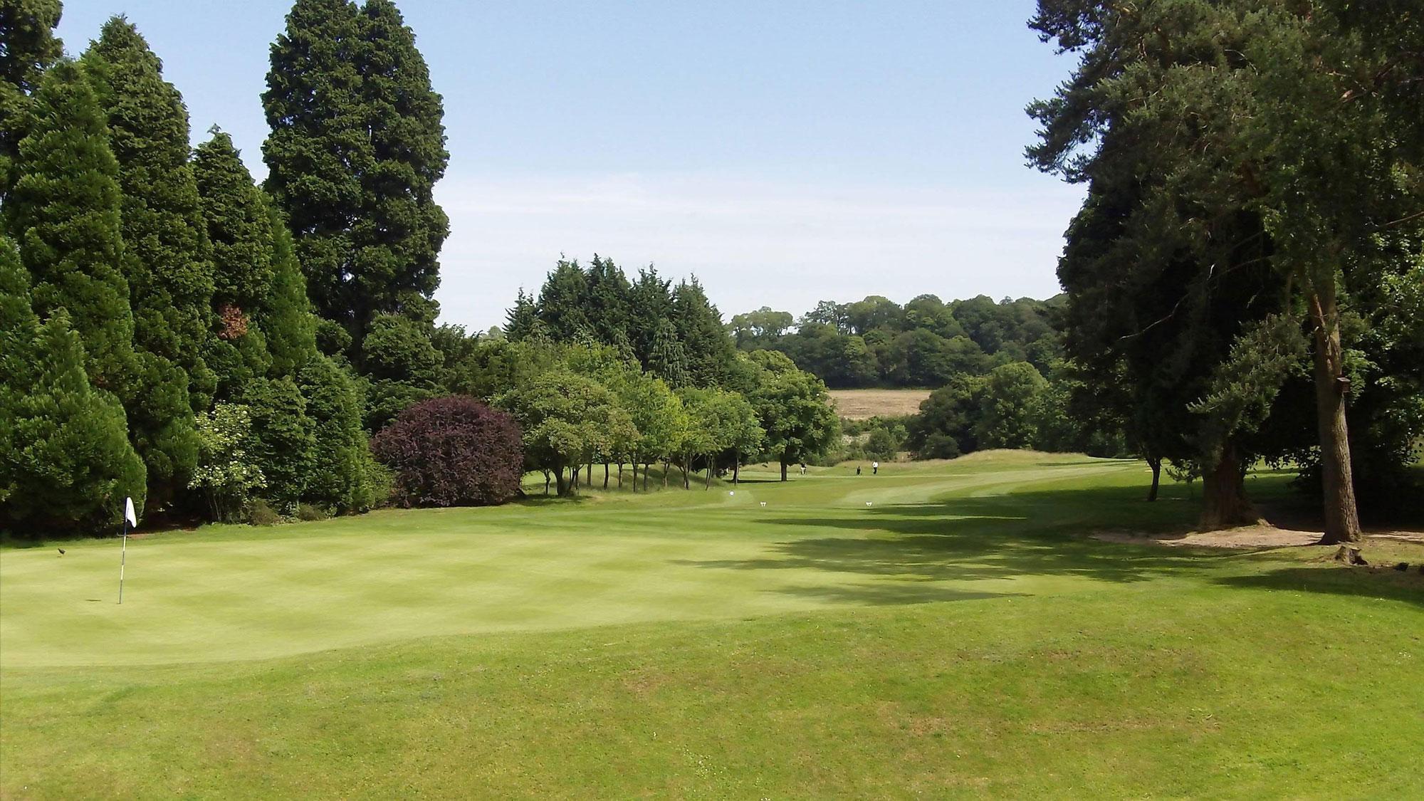 Donnington Valley Golf Club, book your golf break in Berkshire