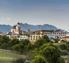 Melia Villaitana Hotel provides two of the finest golf courses within Costa Blanca