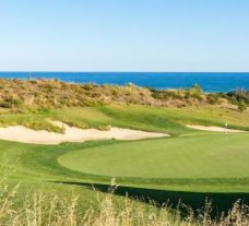 View Onyria Palmares Golf Club's lovely golf course in magnificent Algarve.