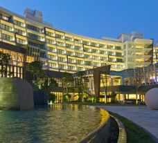 View The Westin Sanya Haitang Bay Resort's impressive hotel in dazzling China.