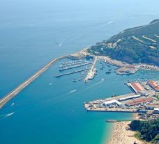 The Hotel do Mar's impressive marina situated in staggering Lisbon.