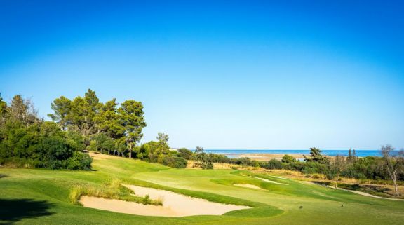 The Onyria Palmares Golf Club's picturesque 10th hole within sensational Algarve.
